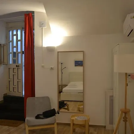 شقة Alex Guest House. *